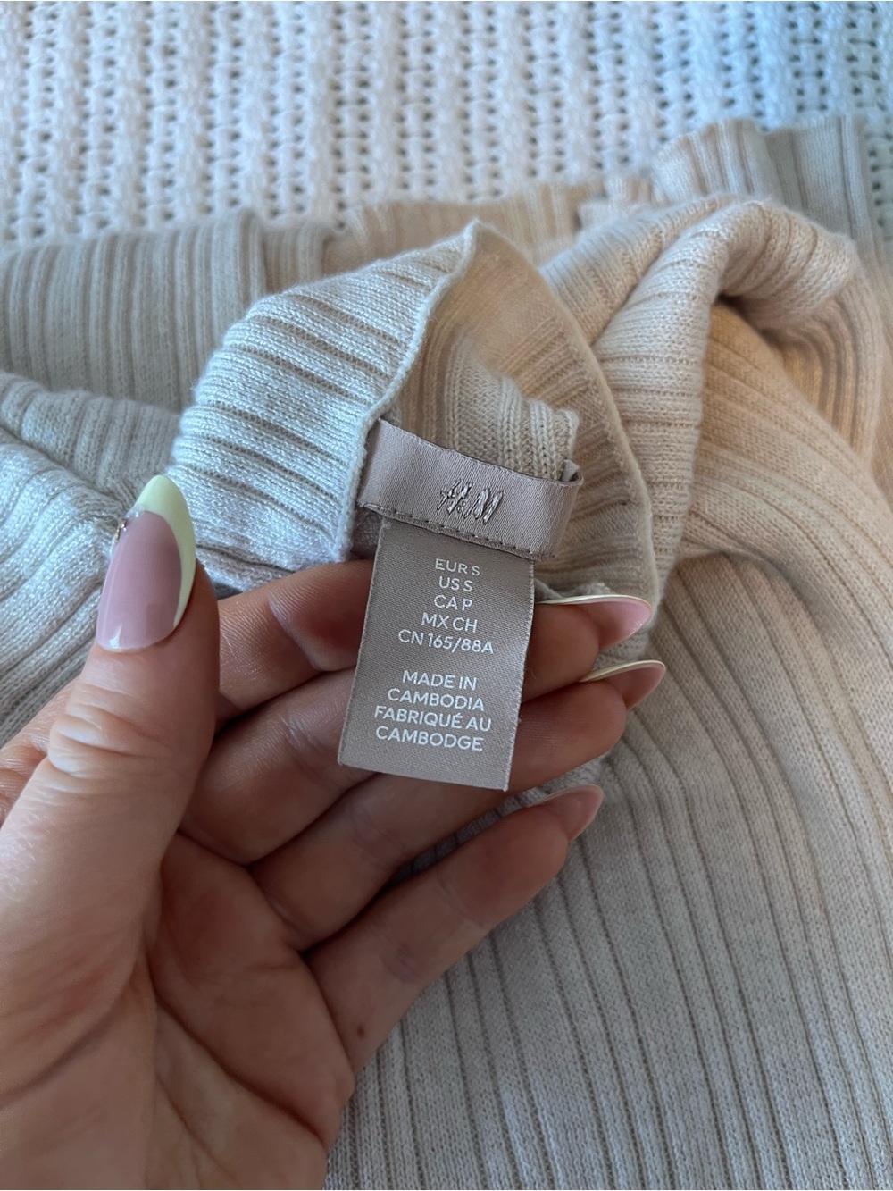 H&M Beige Ribbed Mock Neck Sweater - Picture 4 of 4